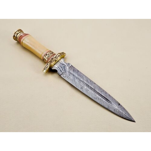 Premium_Handmade_Damascus_Steel_Hunting_Knife_Exquisite_Craftsmanship_with_Wood_and_Brass_Handle_for_Him (1).jpg