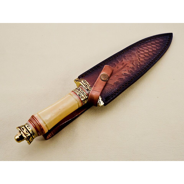 Premium_Handmade_Damascus_Steel_Hunting_Knife_Exquisite_Craftsmanship_with_Wood_and_Brass_Handle_for_Him (6).jpg
