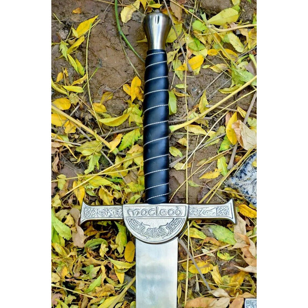 Highlander's_Legacy_40_Connor_Macleod_Broad_Sword (1).jpg