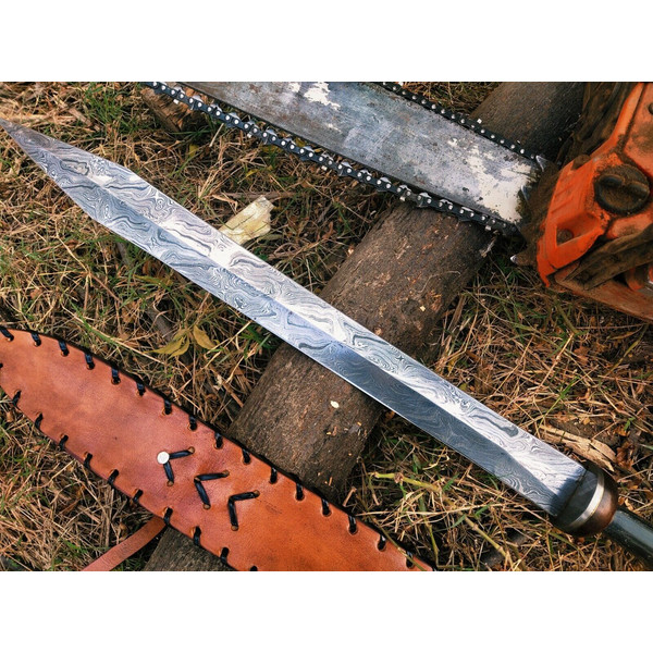 Gladius Triumph Handmade Damascus Steel Sword (1).jpg