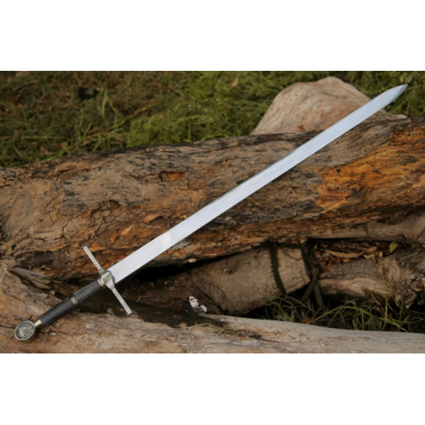 Unveiling_The_Witcher_Handmade_Steel_Sword_of_Geralt_with_Leather_Sheath (4).png
