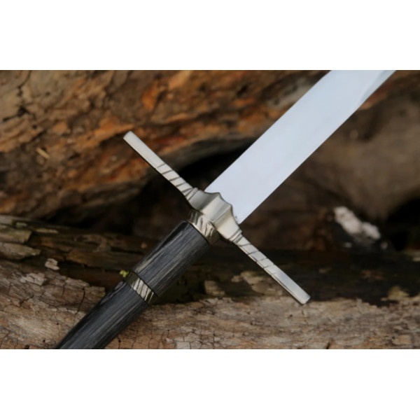 Unveiling_The_Witcher_Handmade_Steel_Sword_of_Geralt_with_Leather_Sheath (7).png