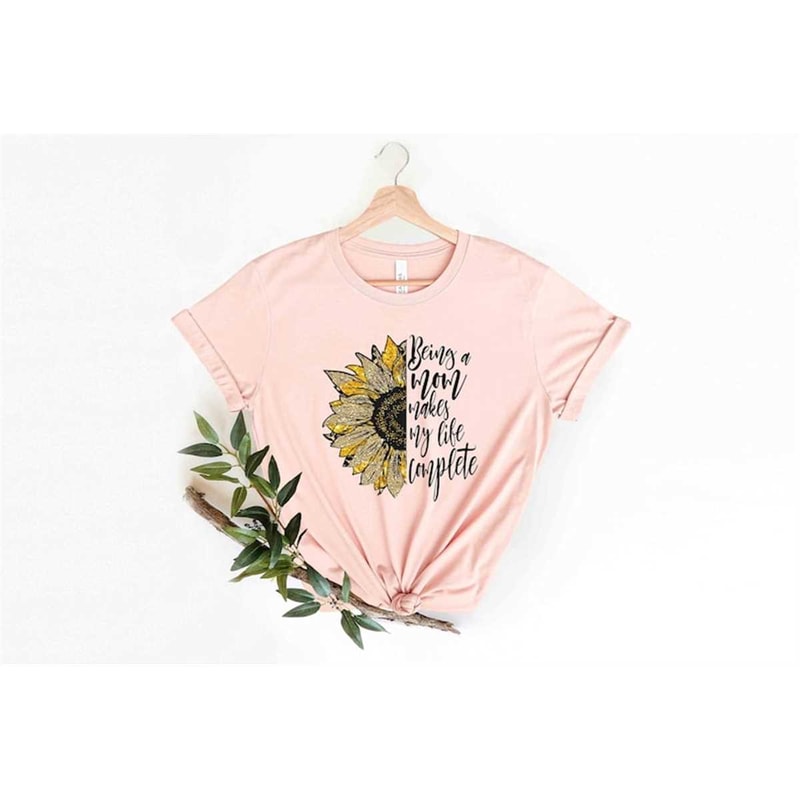 MR-305202384850-being-a-mom-makes-my-life-complete-with-sunflower-t-shirt-mom-image-1.jpg