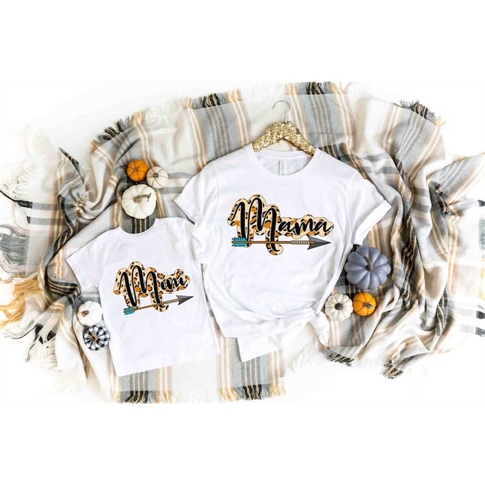 MR-30520239631-mama-mini-cute-leopard-arrowt-shirt-mom-and-daughter-matching-image-1.jpg