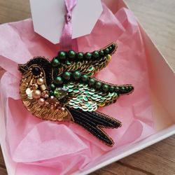 Swallow jewelry brooch beaded, handmade swallow pin,Green bird jewelry, bird jewelry, swallow bird brooch