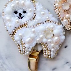 White pomeranian brooch beaded, dog show number clip, white dog jewelry, handmade jewelry, pet portrait jewelry