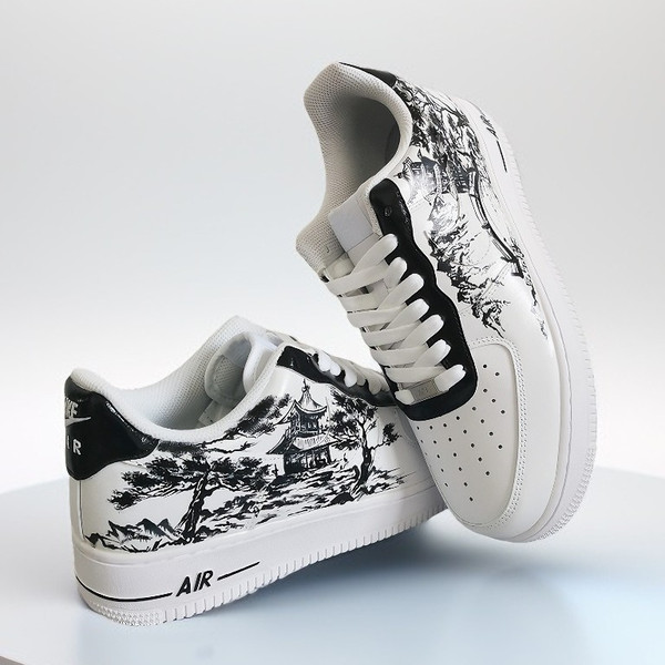 man- custom- shoes- nike- air- force- sneakers- white- black- japan- art 3.jpg