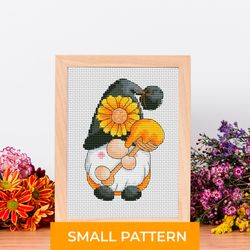 Cross stitch pattern - Honey gnome