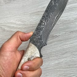 premium full tang damascus steel hunting knife for camping & bushcraft use