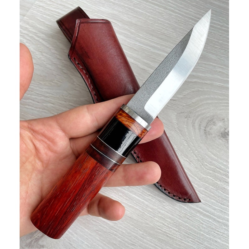 Full Tang Puukko Camping Knife With Padouk Wood Cow Horn Grip 0