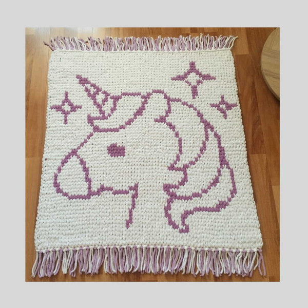 loop-yarn-finger knitting-unicorn-mat-2