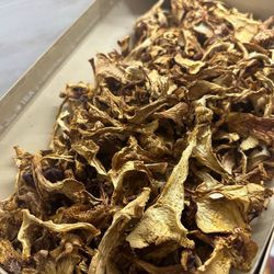 Dried chanterelles, dried mushrooms a natural product, cooking, 100 gr