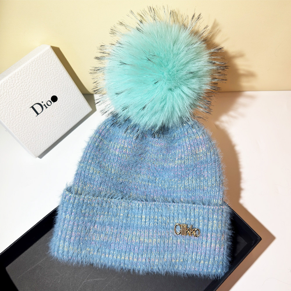 Autumn and Winter, Cllikko Gradient Knitted Hat, Imitation Mink Fur, Artificial Fox Fur Ball, Thickened Warm Design Cap.