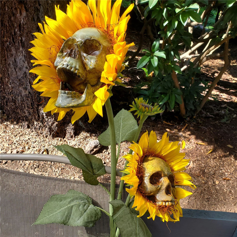 skullsunflowers2.png