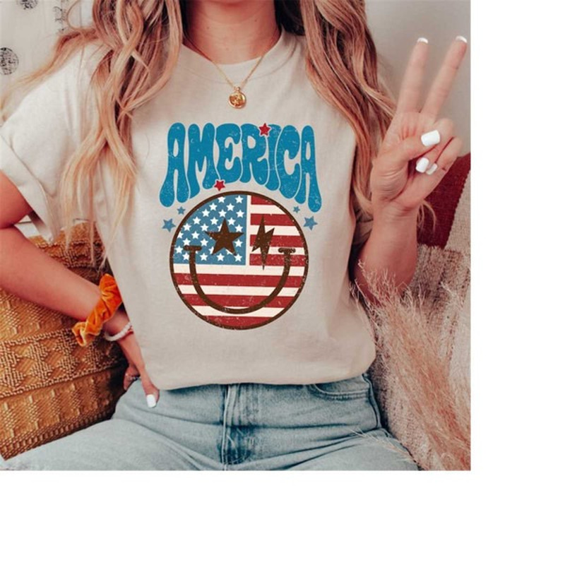 Retro American Flag Happy Face Shirt, America Fourth of July Red White and Blue Happy Face Shirt, Unisex T-Shirt 01