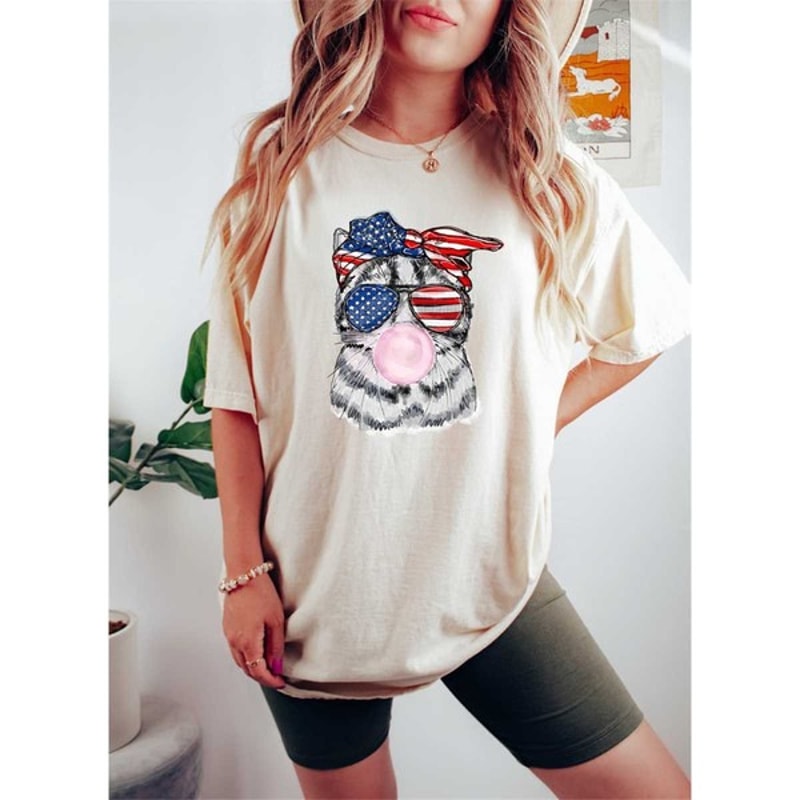 Retro Comfort Patriotic Cat Shirt, Bubble gum 4th of July Cat Shirts, American Bandana Cat, Unisex T-Shirt