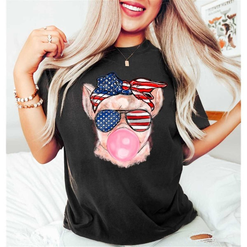 Retro Comfort Patriotic Pig Shirt, Bubble gum 4th of July Pig Shirt, Pig Sunglasses, Unisex T-Shirt