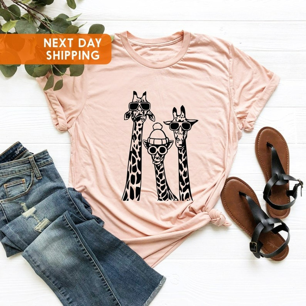 Giraffe Shirt, Giraffe With Glasses Shirt, Giraffe Reader Shirt, Funny Zoo Shirt, Unisex T-Shirt