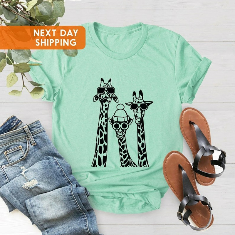 Giraffe Shirt, Giraffe With Glasses Shirt, Giraffe Reader Shirt, Funny Zoo Shirt, Unisex T-Shirt