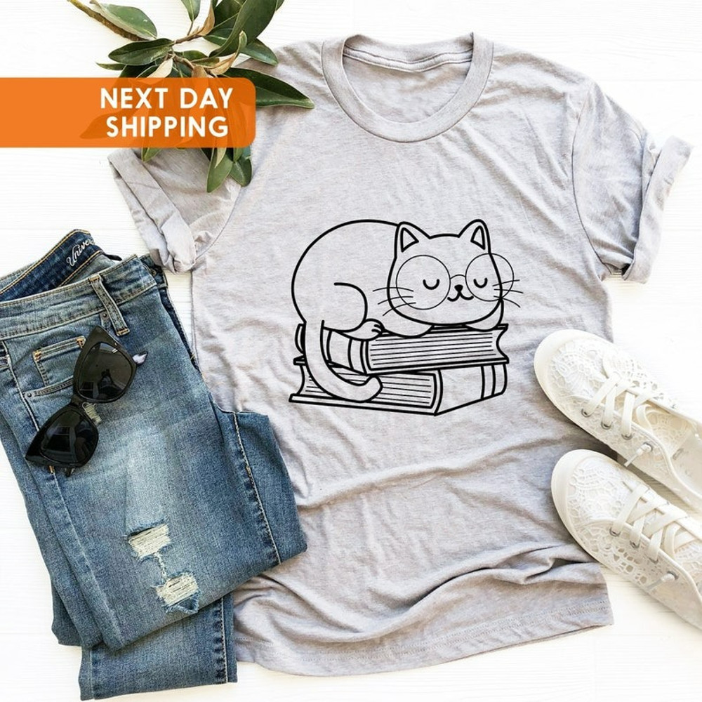 Cat and Books Shirt, Cat Shirt, Cute Reading Shirt, Books Shirt, Unisex T-Shirt
