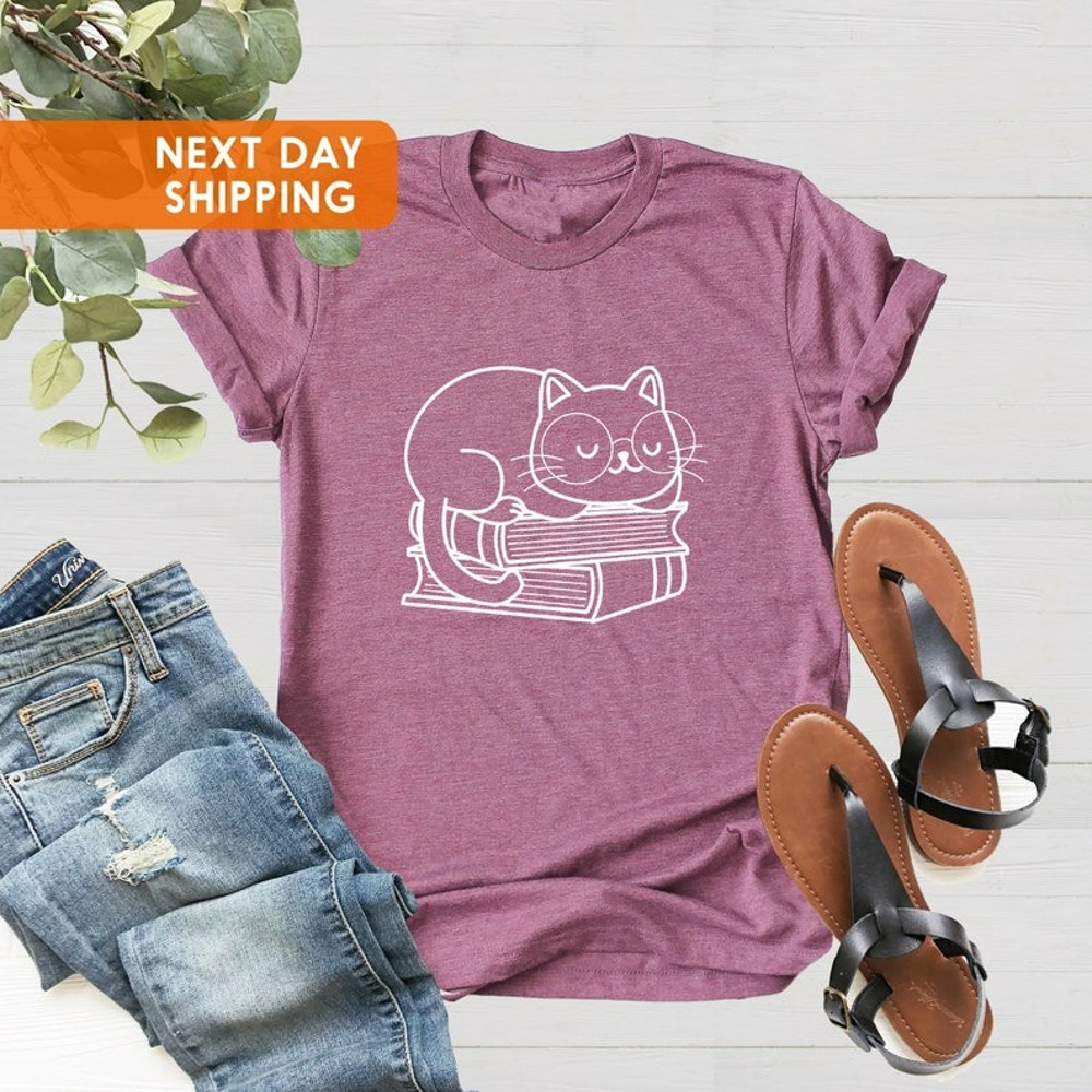 Cat and Books Shirt, Cat Shirt, Cute Reading Shirt, Books Shirt, Unisex T-Shirt