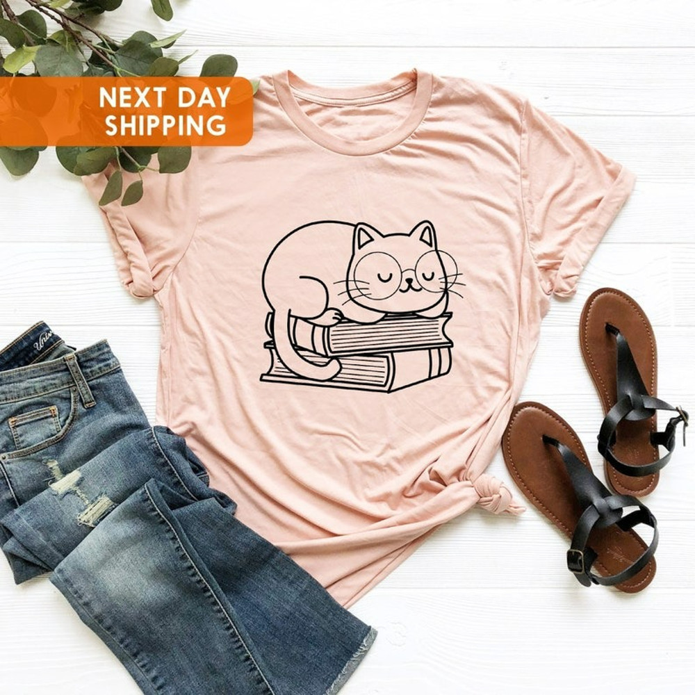 Cat and Books Shirt, Cat Shirt, Cute Reading Shirt, Books Shirt, Unisex T-Shirt