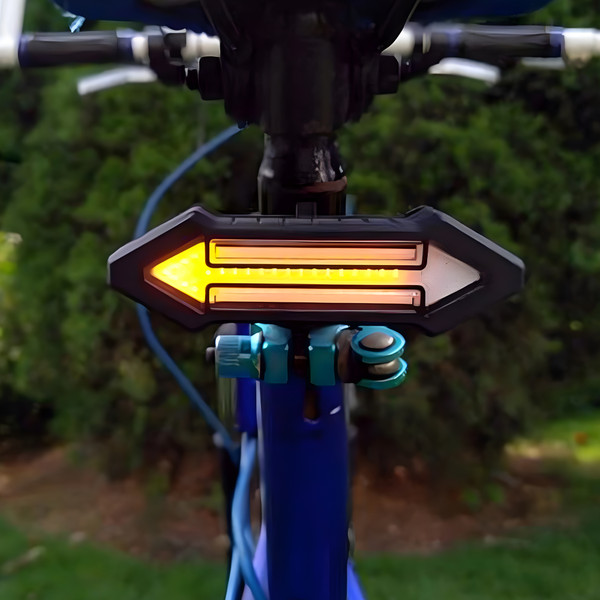 bicyclewirelesstailturnsignallight1.png