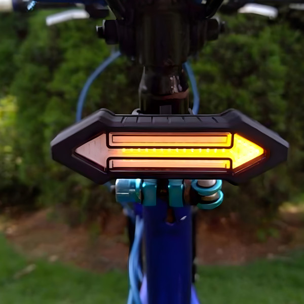 bicyclewirelesstailturnsignallight2.png