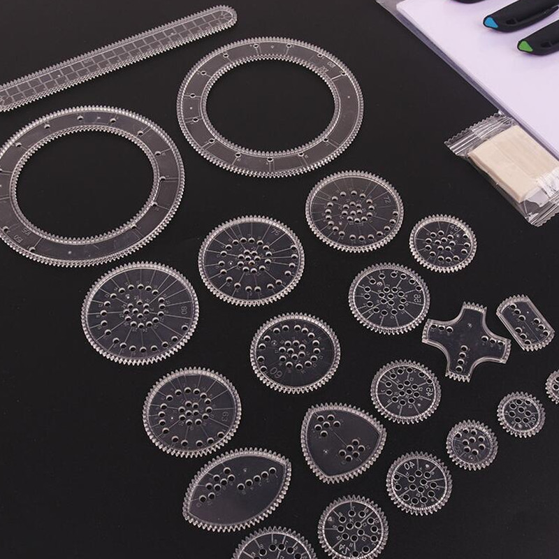 Spirograph art kit with accessories