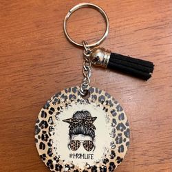 Mom bun leopard keychain