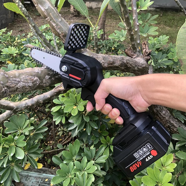 Rechargeable Handheld Mini Battery Powered Chainsaw - 2.png