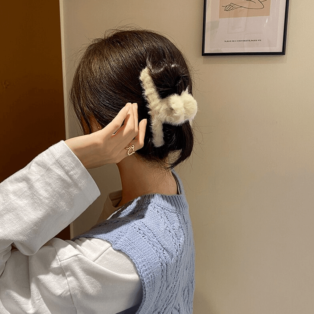 elegantfauxfurplushhairclawoffwhite.png