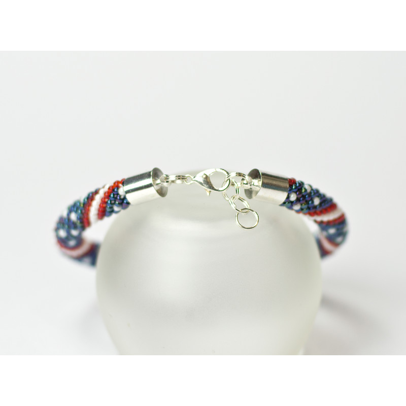 Kit to make bracelet