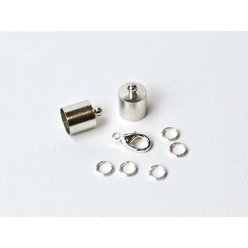 2 end caps, 1 clasp, 5 double rings