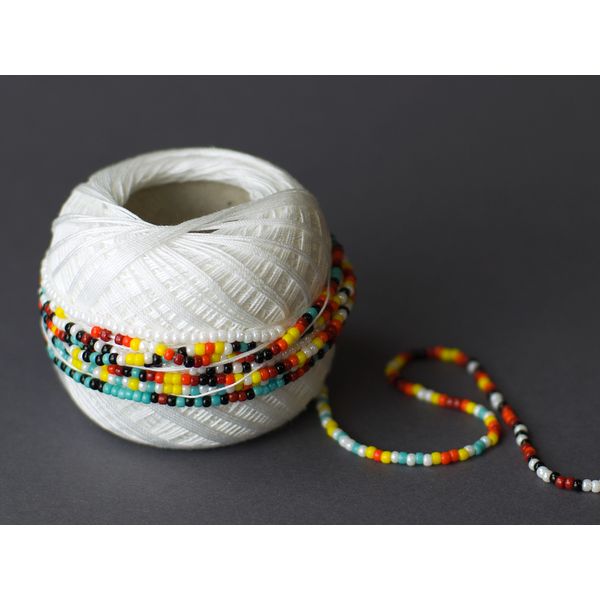 I already pre-strung the beads onto the thread and you can immediately begin to crochet your bracelet