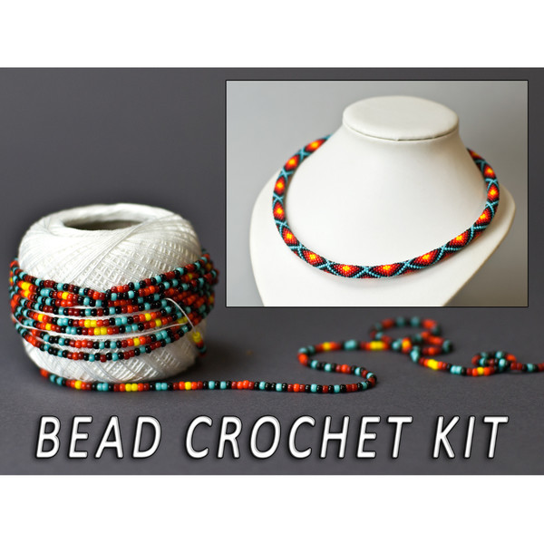 Beads strung on a thread according to the pattern for making your own American style necklace