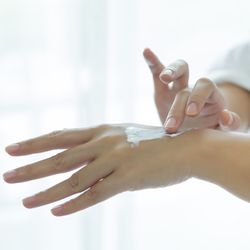 hyaluronic acid hand care essence