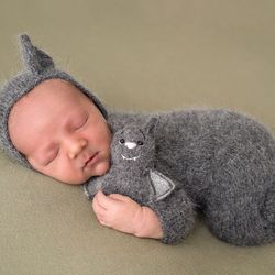 Newborn bat bonnet and stuffed toy. Knitted baby photo prop. Halloween outfit