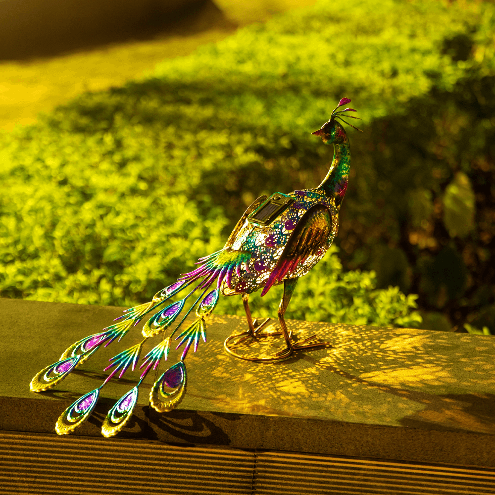 solarpoweredpeacockgardenstatue1.png