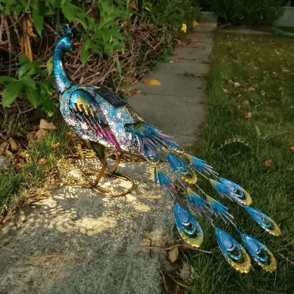 solarpoweredpeacockgardenstatue4.png