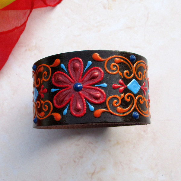 womens-leather-cuff-bracelet.JPG