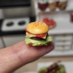 Fast food for dolls - Burger - Realistic burger - burger for dollhouse - miniature - mini food - dollhouse miniature
