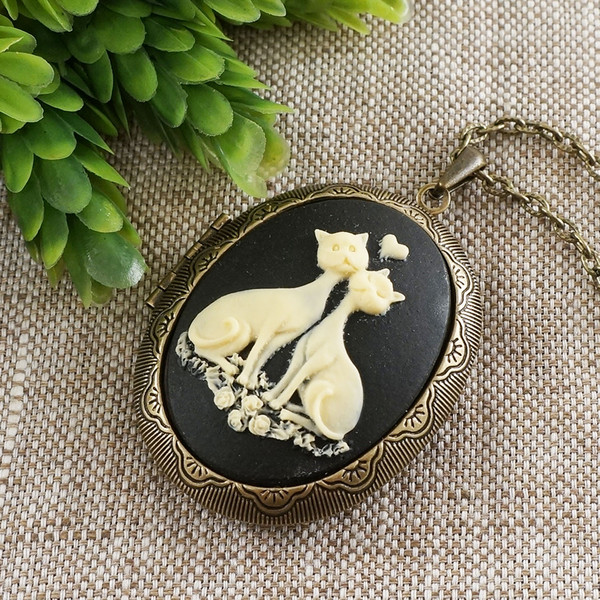 cat-cameo-necklace