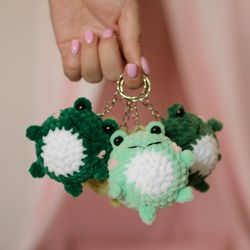 Crochet frog plush toy. Best friend keychain. Frog keychain. Frog gift. Frog plushie. Strawberry frog