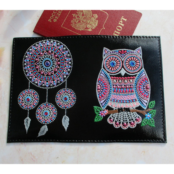 hand-painted-leather-passport-owl.JPG