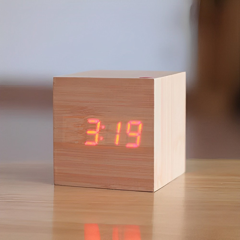 realwoodalarmclockoakorangelight.png