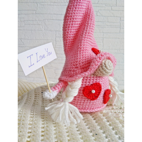 funny_crochet_gnome.jpeg