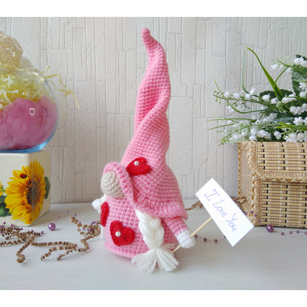 girl_gnome_pattern_crochet.jpeg