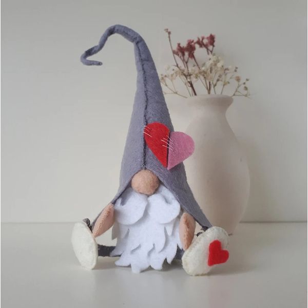Valentine Gnome felt sewing pattern,  soft toy pattern.jpg