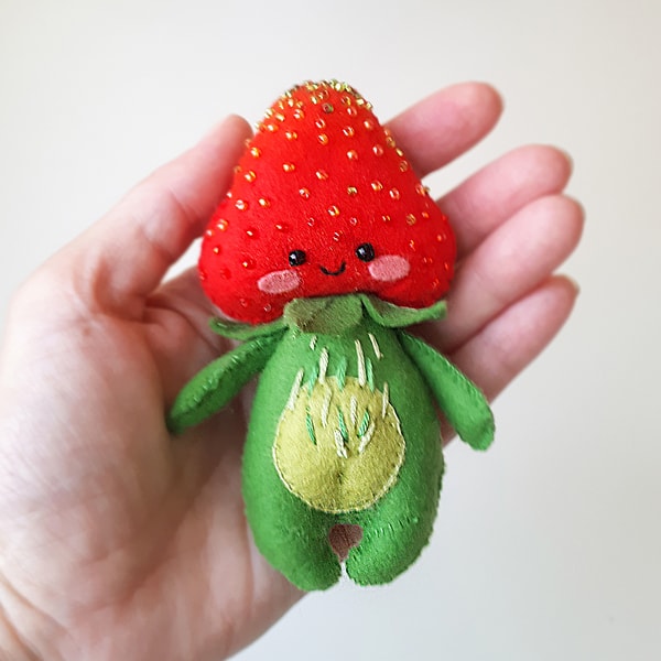 Strawberry toy stuffed and plushies patterns, Felt strawberr - Inspire ...